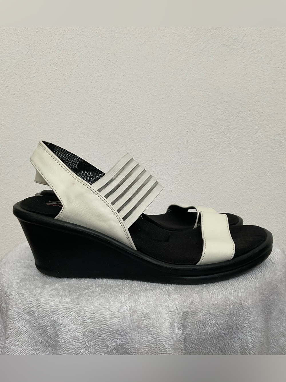 Skechers Cali Women's Rumblers-Sci-Fi Wedge Sandals Black, White Size 9